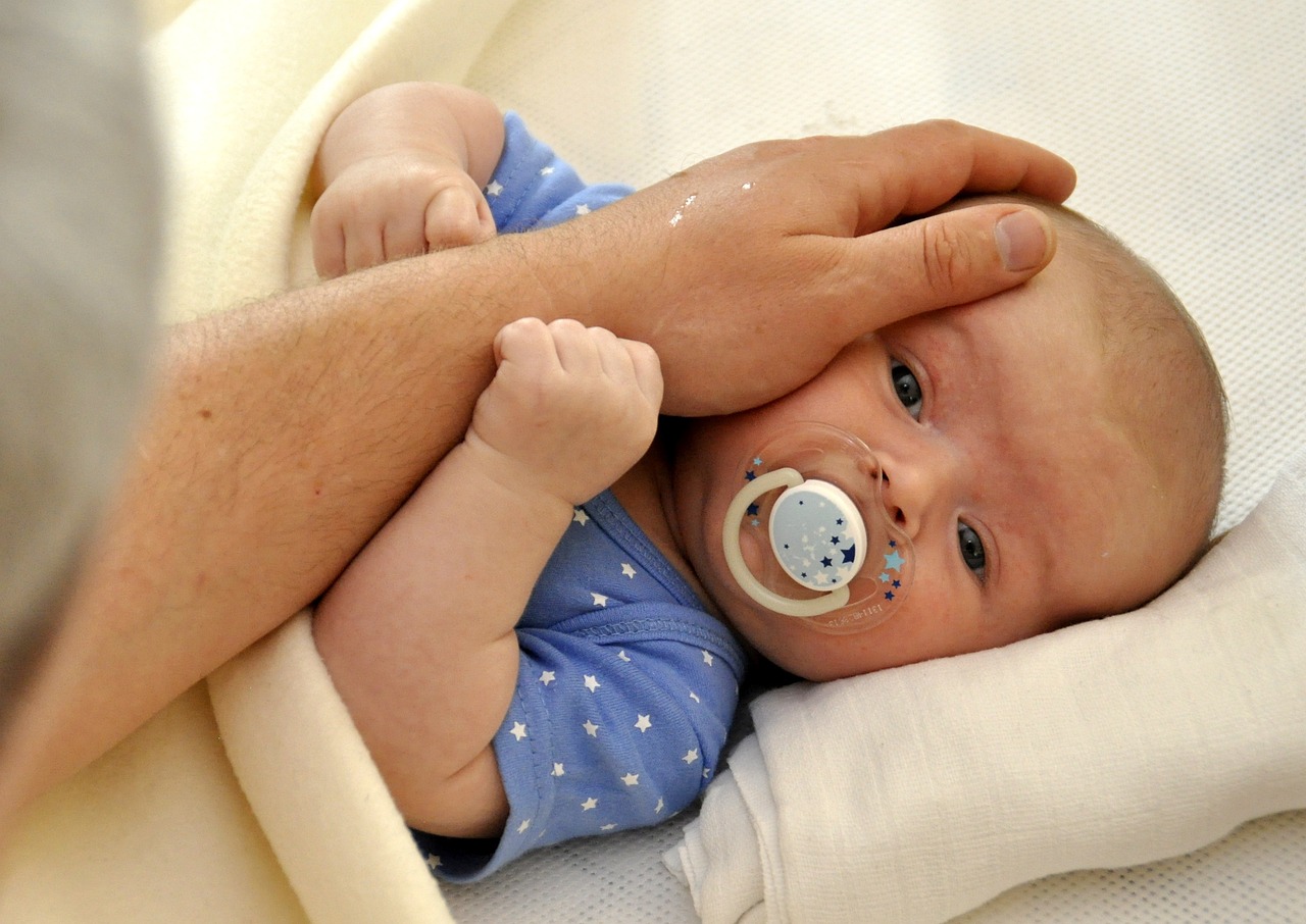 几个月吃三段奶粉，婴幼儿营养需求的科学解读